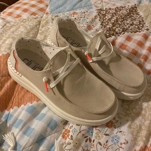 Wendy Rise Hey Dudes